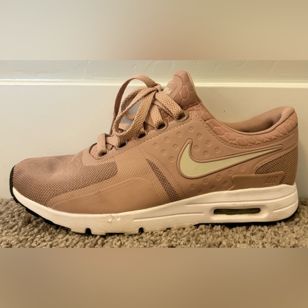 Nike Sneakers Womens 7.5 (Light Pink)